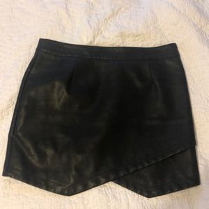 BB Dakota Faux leather envelope black skirt -sz 12